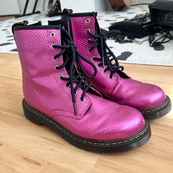 Dr. Martens Pink Purple Metallic Snake Skin Air Weir Combat Boots NWOT - Picture 5 of 9
